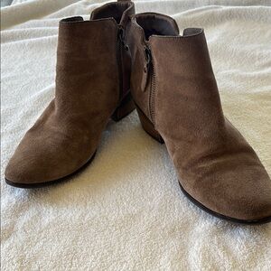 Vince Camuto Tricera brown suede zip booties 9.5